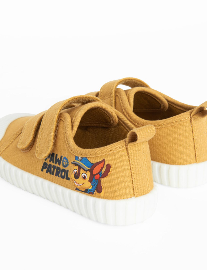 Canvas shoes