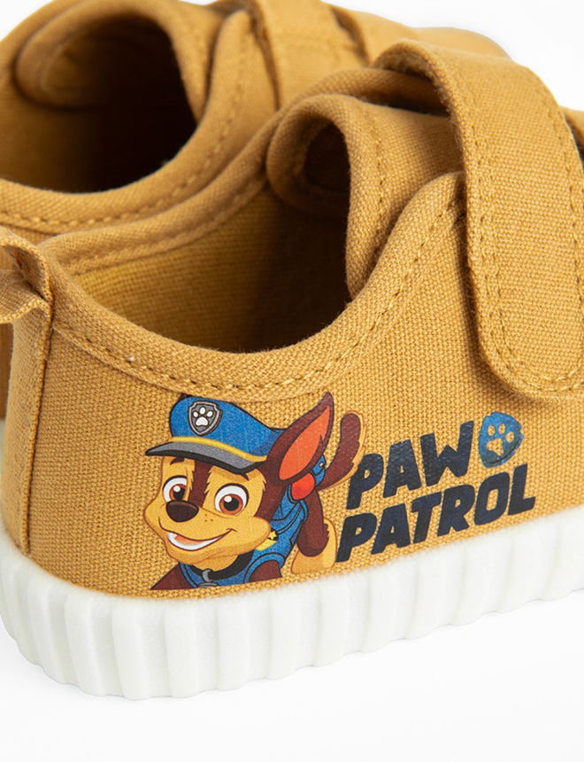 Canvas shoes